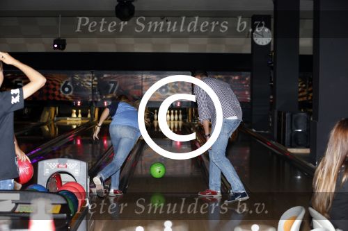 Amsterdam 22 juni 2012
Badr Hari bowlen met Maxim en Joelle Gullit en Estell Cruijff.
Peter Smulders bv