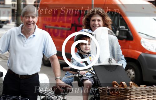 Amsterdam 4 juli 2012
Frits en Barbara Barend met (klein)zoon op de fiets.
Peter Smulders bv