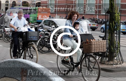 Amsterdam 4 juli 2012
Frits en Barbara Barend met (klein)zoon op de fiets.
Peter Smulders bv