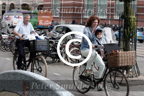Amsterdam 4 juli 2012
Frits en Barbara Barend met (klein)zoon op de fiets.
Peter Smulders bv