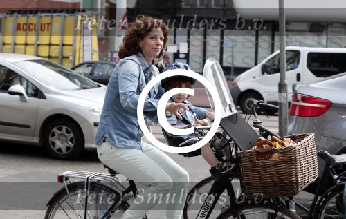 Amsterdam 4 juli 2012
Frits en Barbara Barend met (klein)zoon op de fiets.
Peter Smulders bv