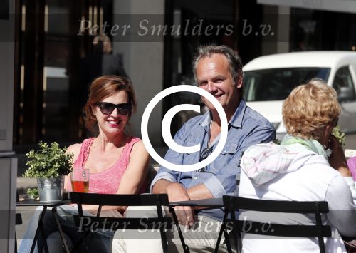 Amsterdam 2 juli 2012
Bert Kuizenga met vrouw op terras.
Peter Smulders bv
