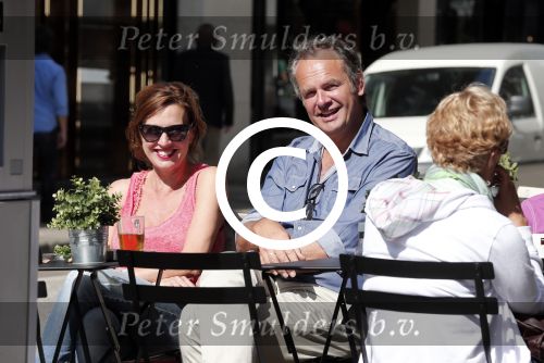 Amsterdam 2 juli 2012
Bert Kuizenga met vrouw op terras.
Peter Smulders bv