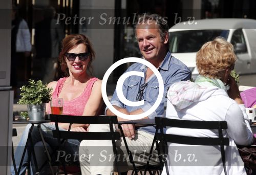 Amsterdam 2 juli 2012
Bert Kuizenga met vrouw op terras.
Peter Smulders bv