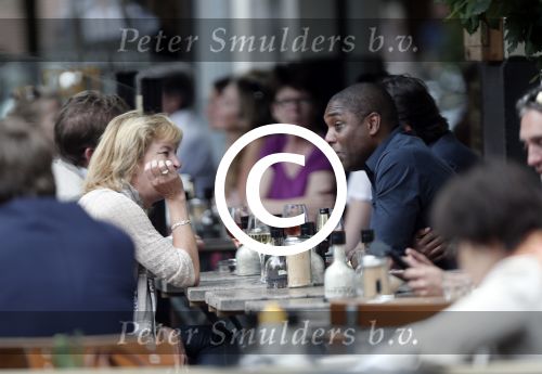 Amsterdam 3 juli 2012
Bryan Roy met een kennis op terras.
Peter Smulders bv