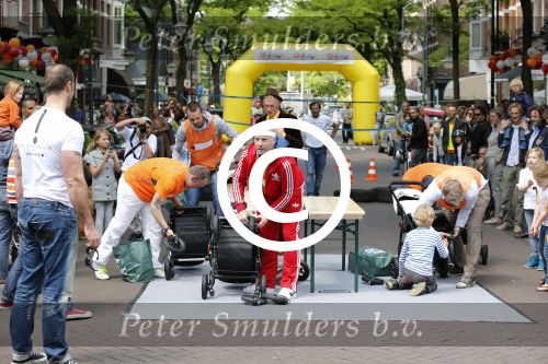 Amsterdam 17 juni 2012
Kinderwagen race op de cornelis schuytstraat door easywalker.
Peter Smulders bv