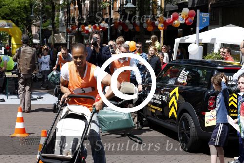 Amsterdam 17 juni 2012
Kinderwagen race op de cornelis schuytstraat door easywalker.
Peter Smulders bv