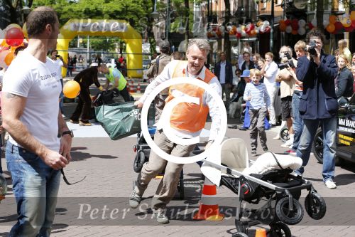 Amsterdam 17 juni 2012
Kinderwagen race op de cornelis schuytstraat door easywalker.
Peter Smulders bv