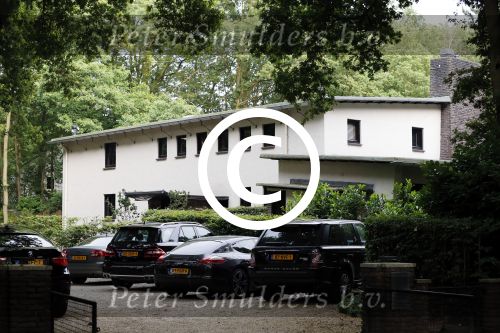 Craailo Huizen 5 juli 2012
Surprise feestje voor Estelle Gullit in het huis van Eric Kuster. Badr hari is natuurlijk ook aanwezig
Peter Smulders bv