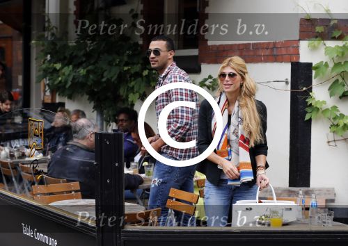 Amsterdam/Amstelveen 6 juli 2012
Badr Hari en Estelle Cruijff op terras en op weg naar reisburo in Lamborghini.
Peter Smulders bv