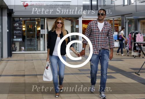 Amsterdam/Amstelveen 6 juli 2012
Badr Hari en Estelle Cruijff op terras en op weg naar reisburo in Lamborghini.
Peter Smulders bv