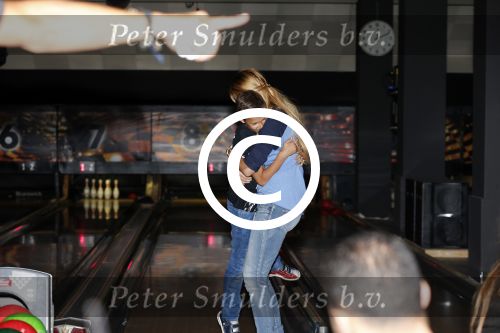 Amsterdam 22 juni 2012
Badr Hari bowlen met Maxim en Joelle Gullit en Estell Cruijff.
Peter Smulders bv