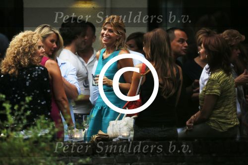 Craailo Huizen 5 juli 2012
Surprise feestje voor Estelle Gullit in het huis van Eric Kuster. Badr hari is natuurlijk ook aanwezig
Peter Smulders bv