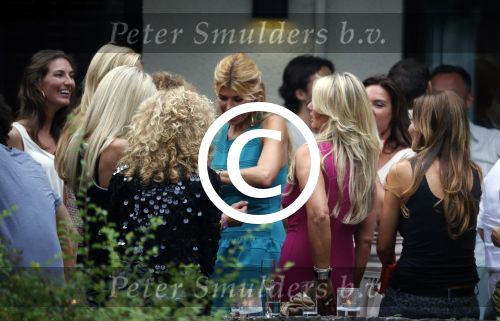 Craailo Huizen 5 juli 2012
Surprise feestje voor Estelle Gullit in het huis van Eric Kuster. Badr hari is natuurlijk ook aanwezig
Peter Smulders bv