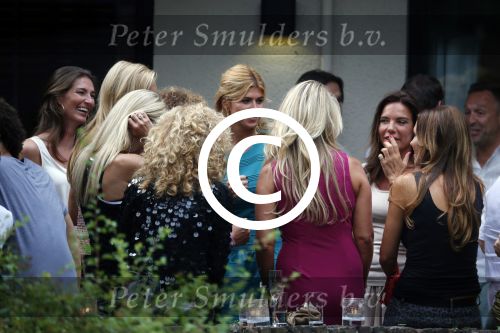 Craailo Huizen 5 juli 2012
Surprise feestje voor Estelle Gullit in het huis van Eric Kuster. Badr hari is natuurlijk ook aanwezig
Peter Smulders bv