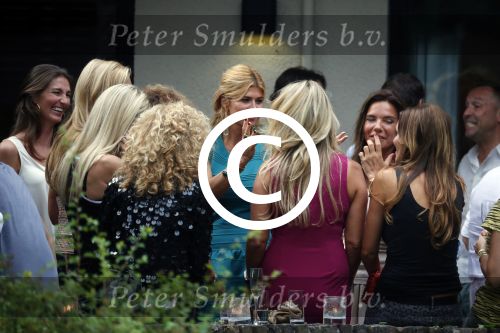 Craailo Huizen 5 juli 2012
Surprise feestje voor Estelle Gullit in het huis van Eric Kuster. Badr hari is natuurlijk ook aanwezig
Peter Smulders bv