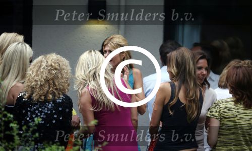 Craailo Huizen 5 juli 2012
Surprise feestje voor Estelle Gullit in het huis van Eric Kuster. Badr hari is natuurlijk ook aanwezig
Peter Smulders bv