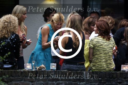 Craailo Huizen 5 juli 2012
Surprise feestje voor Estelle Gullit in het huis van Eric Kuster. Badr hari is natuurlijk ook aanwezig
Peter Smulders bv