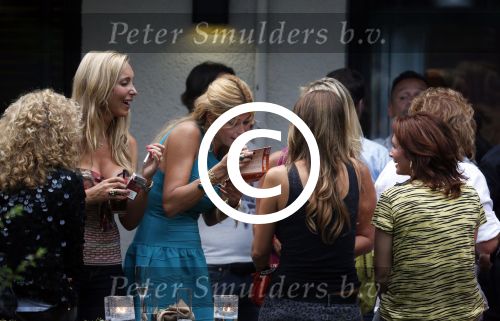 Craailo Huizen 5 juli 2012
Surprise feestje voor Estelle Gullit in het huis van Eric Kuster. Badr hari is natuurlijk ook aanwezig
Peter Smulders bv