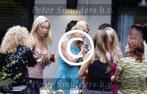 Craailo Huizen 5 juli 2012
Surprise feestje voor Estelle Gullit in het huis van Eric Kuster. Badr hari is natuurlijk ook aanwezig
Peter Smulders bv