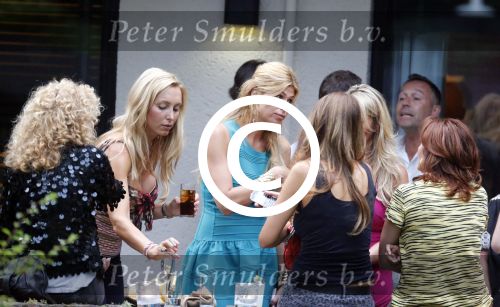Craailo Huizen 5 juli 2012
Surprise feestje voor Estelle Gullit in het huis van Eric Kuster. Badr hari is natuurlijk ook aanwezig
Peter Smulders bv