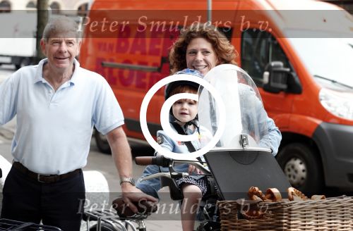 Amsterdam 4 juli 2012
Frits en Barbara Barend met (klein)zoon op de fiets.
Peter Smulders bv