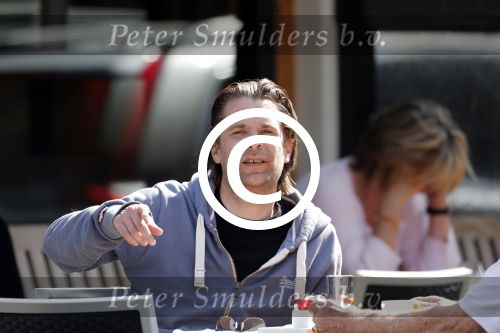 Amsterdam 2 juli 2012
Hans Teeuwen met ... op terras.
Peter Smulders bv