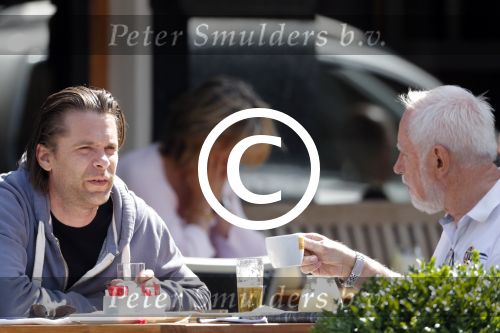 Amsterdam 2 juli 2012
Hans Teeuwen met ... op terras.
Peter Smulders bv