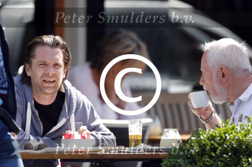 Amsterdam 2 juli 2012
Hans Teeuwen met ... op terras.
Peter Smulders bv