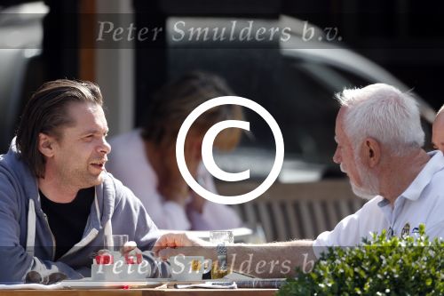Amsterdam 2 juli 2012
Hans Teeuwen met ... op terras.
Peter Smulders bv