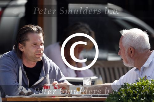 Amsterdam 2 juli 2012
Hans Teeuwen met ... op terras.
Peter Smulders bv
