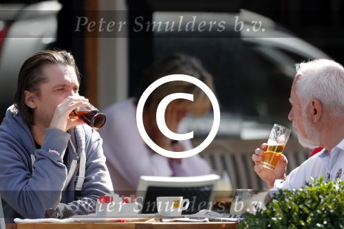 Amsterdam 2 juli 2012
Hans Teeuwen met ... op terras.
Peter Smulders bv