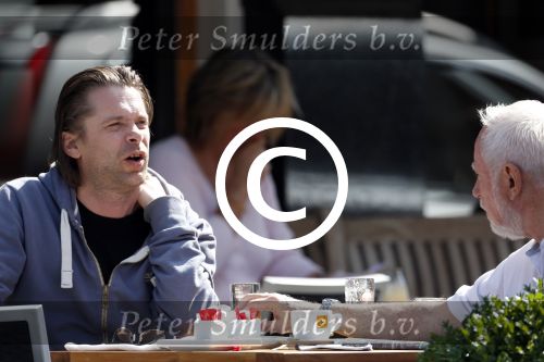 Amsterdam 2 juli 2012
Hans Teeuwen met ... op terras.
Peter Smulders bv