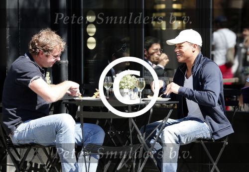 Amsterdam 26 juni 2012
Jeffrey Wammes op terras met hotelbon eigenaar Chris Luken.
Peter Smulders bv