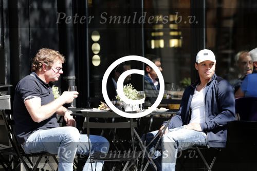 Amsterdam 26 juni 2012
Jeffrey Wammes op terras met hotelbon eigenaar Chris Luken.
Peter Smulders bv