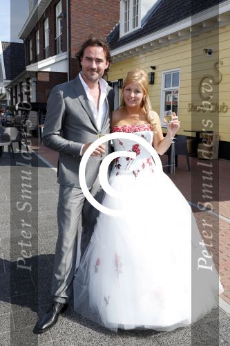 Huizen 7 juli 2012
Trouwen Jeroen Nieuwenhuize en zijn vrouw Kayla bij fletcher hotel in Huizen.
Peter Smulders bv