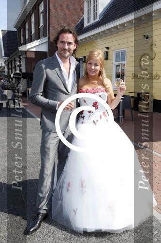 Huizen 7 juli 2012
Trouwen Jeroen Nieuwenhuize en zijn vrouw Kayla bij fletcher hotel in Huizen.
Peter Smulders bv