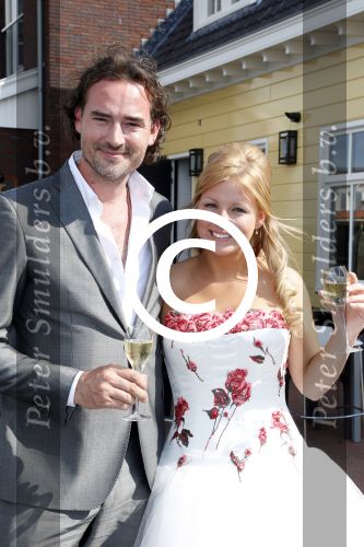Huizen 7 juli 2012
Trouwen Jeroen Nieuwenhuize en zijn vrouw Kayla bij fletcher hotel in Huizen.
Peter Smulders bv