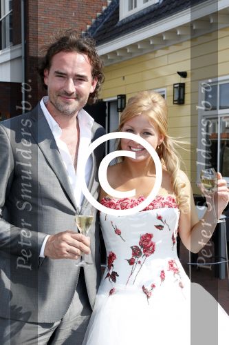 Huizen 7 juli 2012
Trouwen Jeroen Nieuwenhuize en zijn vrouw Kayla bij fletcher hotel in Huizen.
Peter Smulders bv