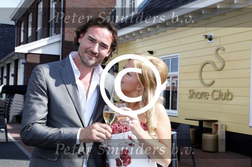Huizen 7 juli 2012
Trouwen Jeroen Nieuwenhuize en zijn vrouw Kayla bij fletcher hotel in Huizen.
Peter Smulders bv