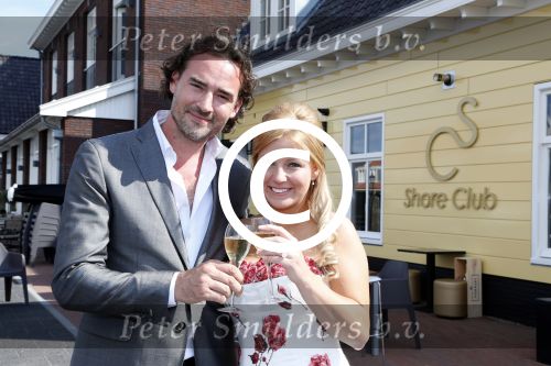 Huizen 7 juli 2012
Trouwen Jeroen Nieuwenhuize en zijn vrouw Kayla bij fletcher hotel in Huizen.
Peter Smulders bv