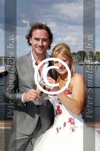 Huizen 7 juli 2012
Trouwen Jeroen Nieuwenhuize en zijn vrouw Kayla bij fletcher hotel in Huizen.
Peter Smulders bv