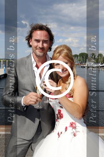 Huizen 7 juli 2012
Trouwen Jeroen Nieuwenhuize en zijn vrouw Kayla bij fletcher hotel in Huizen.
Peter Smulders bv