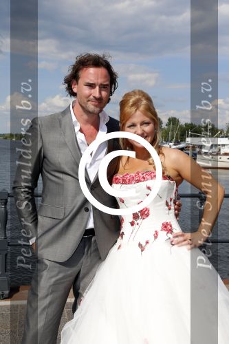 Huizen 7 juli 2012
Trouwen Jeroen Nieuwenhuize en zijn vrouw Kayla bij fletcher hotel in Huizen.
Peter Smulders bv