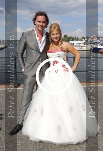 Huizen 7 juli 2012
Trouwen Jeroen Nieuwenhuize en zijn vrouw Kayla bij fletcher hotel in Huizen.
Peter Smulders bv