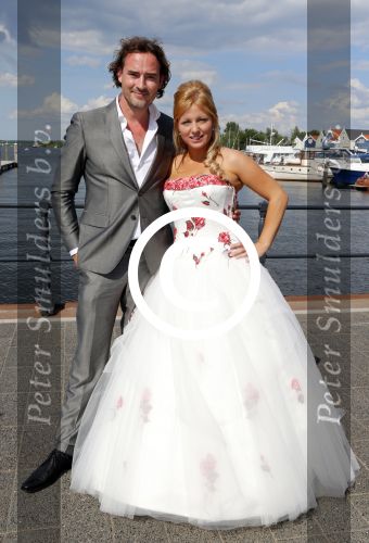 Huizen 7 juli 2012
Trouwen Jeroen Nieuwenhuize en zijn vrouw Kayla bij fletcher hotel in Huizen.
Peter Smulders bv