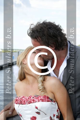 Huizen 7 juli 2012
Trouwen Jeroen Nieuwenhuize en zijn vrouw Kayla bij fletcher hotel in Huizen.
Peter Smulders bv