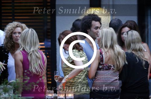 Craailo Huizen 5 juli 2012
Surprise feestje voor Estelle Gullit in het huis van Eric Kuster. Badr hari is natuurlijk ook aanwezig. Leontine Borsato