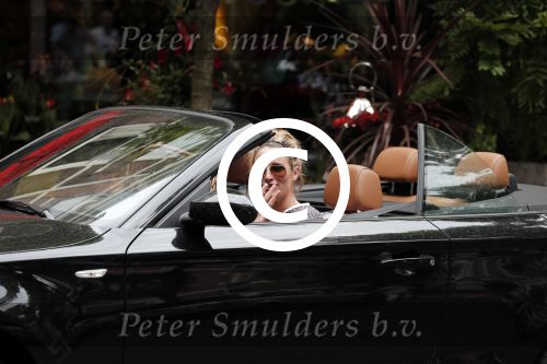 Amsterdam 3 juli 2012
Lieke v Lexmond in haar bmw cabrio op de cornelis schuytstraat.
Peter Smulders bv