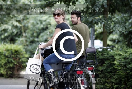 Amsterdam 4 juli 2012
Liesbeth kamerling met haar man op de fiets.
Peter Smulders bv